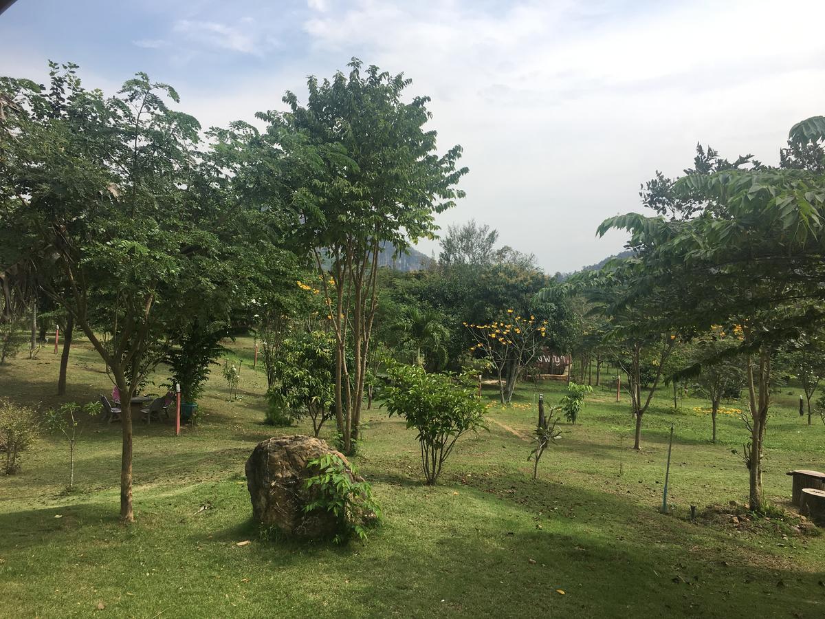 Hotel Kum Nangpaya Kaeng Krachan Exteriér fotografie